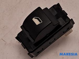 Begagnade Brytare, eldrivna fönster Peugeot Partner (GC/GF/GG/GJ/GK) 1.6 BlueHDi 100 Pris € 12,10 Inklusive moms erbjuds av Maresia Parts