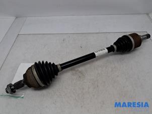 Begagnade Drivaxel, vänster fram Opel Crossland (X) 1.2 12V Pris € 99,99 Marginaltabell erbjuds av Maresia Parts