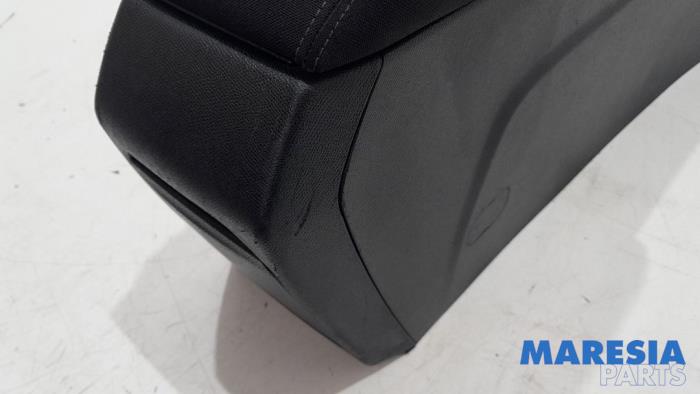 Mittkonsol från en Peugeot 308 SW (L4/L9/LC/LJ/LR) 1.2 12V e-THP PureTech 130 2016