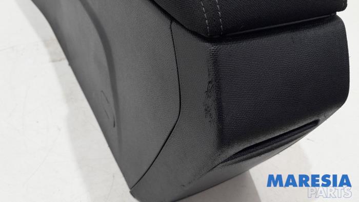 Mittkonsol från en Peugeot 308 SW (L4/L9/LC/LJ/LR) 1.2 12V e-THP PureTech 130 2016