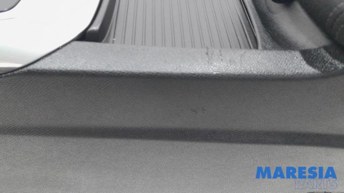 Mittkonsol från en Peugeot 308 SW (L4/L9/LC/LJ/LR) 1.2 12V e-THP PureTech 130 2016