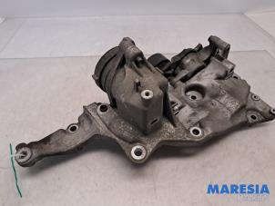 Używane Wspornik pradnicy górny Peugeot Expert (V1/VA/VB/VE/VF/VT/VY) 2.0 Blue HDi 120 16V Cena € 60,50 Z VAT oferowane przez Maresia Parts