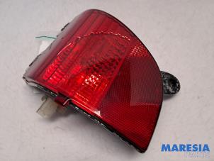 Begagnade Bakre dimljus Peugeot 2008 (CU) 1.6 VTI 16V Pris € 70,00 Marginaltabell erbjuds av Maresia Parts