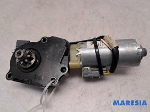 Gebruikte Motor bagageafdekking links Renault Megane III CC (EZ) 1.4 16V TCe 130 Prijs € 75,00 Margeregeling aangeboden door Maresia Parts