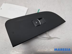 Używane Przelacznik elektrycznej szyby Alfa Romeo Giulia (952) 2.0 T 16V Veloce Cena € 39,99 Procedura marży oferowane przez Maresia Parts