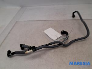 Używane Przewód paliwowy Fiat Talento 2.0 EcoJet BiTurbo 145 Cena € 36,29 Z VAT oferowane przez Maresia Parts