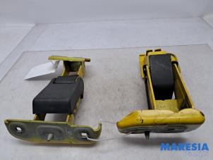 Begagnade Gångjärn, bakdörr, vänster Citroen Jumpy (G9) 1.6 HDI 16V Pris € 60,50 Inklusive moms erbjuds av Maresia Parts