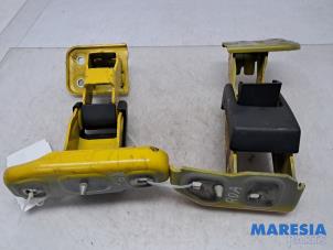 Begagnade Gångjärn, bakdörr, höger Citroen Jumpy (G9) 1.6 HDI 16V Pris € 60,50 Inklusive moms erbjuds av Maresia Parts