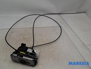 Begagnade Låsmekanism, skjutdörr, höger Fiat Ducato (250) 2.3 D 120 Multijet Pris € 78,65 Inklusive moms erbjuds av Maresia Parts