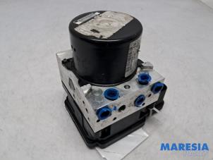 Gebruikte ABS Pomp Renault Megane III CC (EZ) 1.4 16V TCe 130 Prijs € 300,00 Margeregeling aangeboden door Maresia Parts