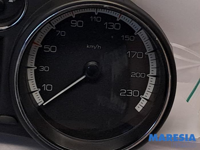 Instrumentpanel från en Peugeot 308 (4A/C) 1.6 VTI 16V 2011