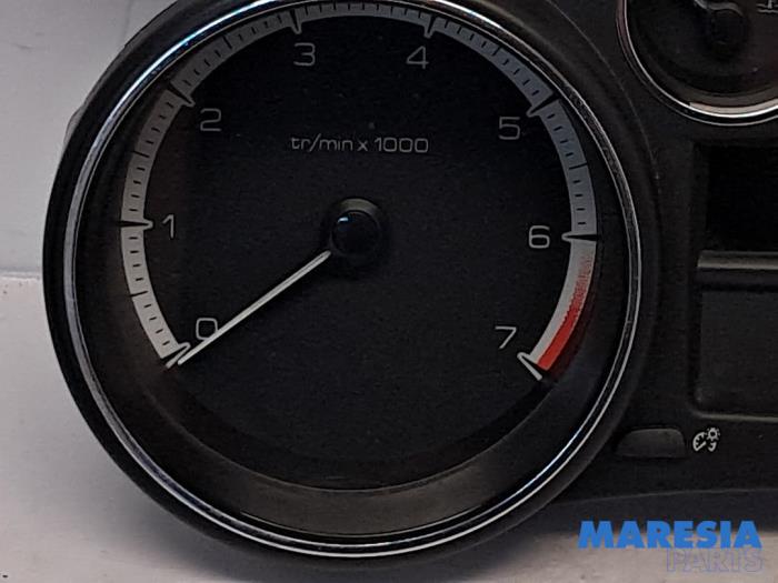 Instrumentpanel från en Peugeot 308 (4A/C) 1.6 VTI 16V 2011