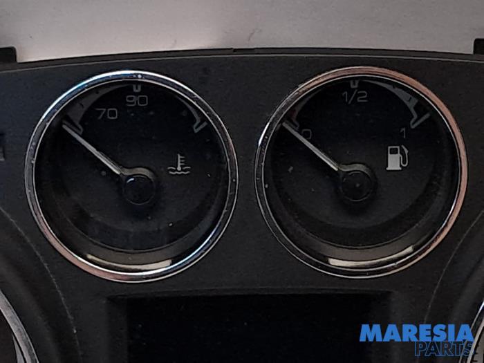 Instrumentpanel från en Peugeot 308 (4A/C) 1.6 VTI 16V 2011