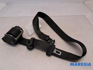 Begagnade Främre säkerhetsbälte, mitten Fiat Ducato (250) 2.3 D 120 Multijet Pris € 140,00 Marginaltabell erbjuds av Maresia Parts
