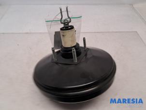 Begagnade Bromsservo Peugeot 108 1.0 12V Pris € 125,00 Marginaltabell erbjuds av Maresia Parts