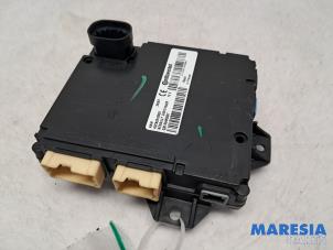 Gebruikte Centrale Deurvergrendelings Module Renault Trafic (1FL/2FL/3FL/4FL) 2.0 dCi 16V 120 Prijs € 48,40 Inclusief btw aangeboden door Maresia Parts