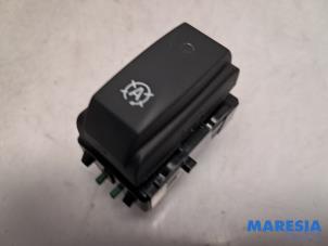 Begagnade ASR-brytare Renault Clio IV (5R) 0.9 Energy TCE 90 12V Pris € 10,00 Marginaltabell erbjuds av Maresia Parts