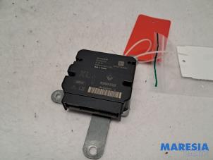 Gebruikte Airbag Module Renault Clio IV (5R) 0.9 Energy TCE 90 12V Prijs € 169,39 Inclusief btw aangeboden door Maresia Parts
