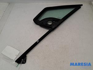 Używane Trójkatna szyba lewy przód Peugeot Partner (GC/GF/GG/GJ/GK) 1.6 HDI 90 Cena € 127,05 Z VAT oferowane przez Maresia Parts