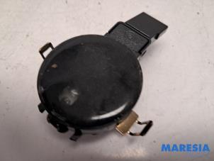 Gebruikte Sensor regen Peugeot 208 II (UB/UH/UP) 1.2 Hybrid 136 Prijs € 35,00 Margeregeling aangeboden door Maresia Parts