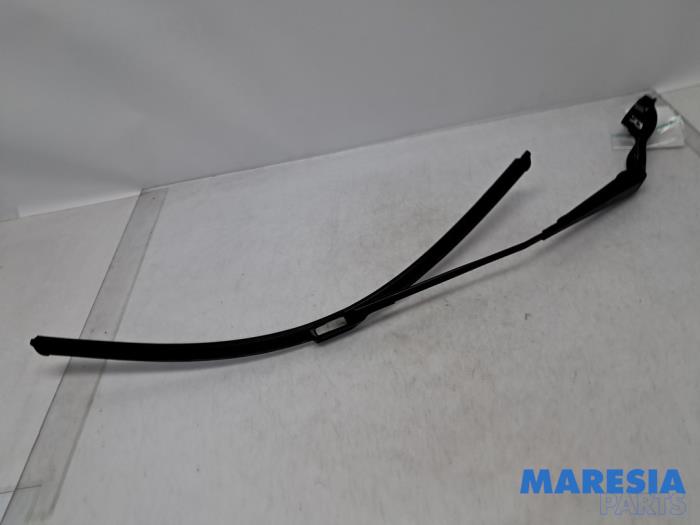 Främre torkararm från en Renault Scénic IV (RFAJ) 1.3 TCE 140 16V 2018