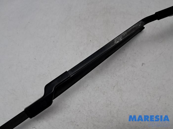 Främre torkararm från en Renault Scénic IV (RFAJ) 1.3 TCE 140 16V 2018