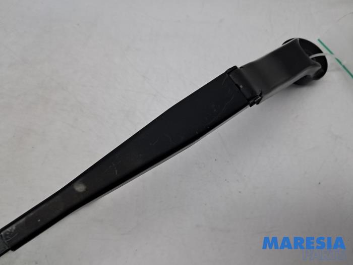 Främre torkararm från en Renault Scénic IV (RFAJ) 1.3 TCE 140 16V 2018