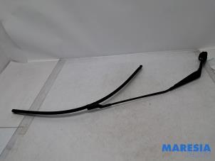 Begagnade Främre torkararm Renault Scénic IV (RFAJ) 1.3 TCE 140 16V Pris € 22,50 Marginaltabell erbjuds av Maresia Parts