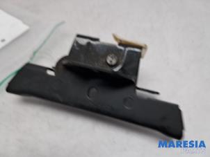 Begagnade Rullskena, skjutdörr, höger Toyota ProAce (MDX) 2.0 D4-D Pris € 18,15 Inklusive moms erbjuds av Maresia Parts