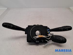 Używane Przelacznik Combi kolumny kierownicy Peugeot 206+ (2L/M) 1.4 XS Cena € 120,00 Procedura marży oferowane przez Maresia Parts