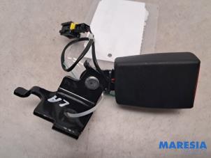 Gebruikte Veiligheidsgordel Insteek links-achter Alfa Romeo Giulietta (940) 1.4 TB 16V MultiAir Prijs € 25,00 Margeregeling aangeboden door Maresia Parts