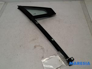 Gebruikte Driehoeks Ruit rechts-voor Renault Clio IV Estate/Grandtour (7R) 1.5 Energy dCi 90 FAP Prijs € 50,00 Margeregeling aangeboden door Maresia Parts