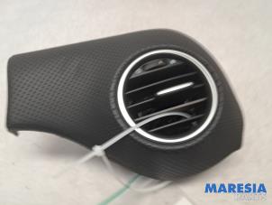 Gebruikte Luchtrooster Dashboard Fiat Punto Evo (199) 1.4 16V MultiAir Start&Stop Prijs € 25,00 Margeregeling aangeboden door Maresia Parts