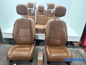 Begagnade Klädsel, uppsättning (komplett) Renault Megane III Grandtour (KZ) 1.5 dCi 110 Pris € 399,99 Marginaltabell erbjuds av Maresia Parts