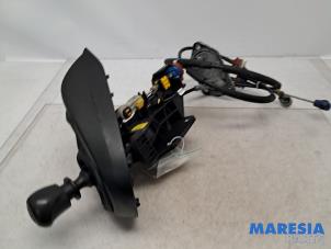 Gebruikte Versnellingspook Fiat Doblo Cargo (263) 1.6 D Multijet Prijs € 72,60 Inclusief btw aangeboden door Maresia Parts