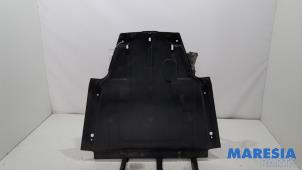Begagnade Motorskyddspanel Renault Espace (JK) 2.0 16V Pris € 100,00 Marginaltabell erbjuds av Maresia Parts