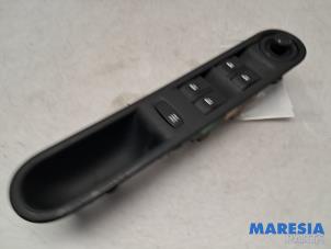 Begagnade Flerfunktionsbrytare, fönster Renault Espace (JK) 2.0 16V Pris € 30,00 Marginaltabell erbjuds av Maresia Parts