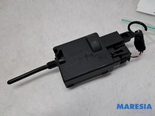 Begagnade Tanklåsmotor Renault Espace (JK) 2.0 16V Pris € 14,99 Marginaltabell erbjuds av Maresia Parts