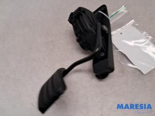 Begagnade Gaspedal Renault Espace (JK) 2.0 16V Pris € 29,99 Marginaltabell erbjuds av Maresia Parts