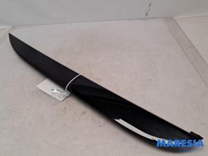 Begagnade Dekorstripe Peugeot 2008 (CU) 1.2 12V e-THP PureTech 110 Pris € 50,00 Marginaltabell erbjuds av Maresia Parts