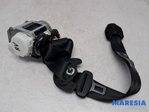 Renoverade Främre säkerhetsbälte, höger Peugeot 5008 II (M4/MC/MJ/MR) 1.2 12V e-THP PureTech 130 Pris € 242,00 Inklusive moms erbjuds av Maresia Parts