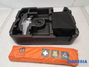 Używane Zestaw naprawczy do opon Alfa Romeo Tonale 1.5 T Hybrid Cena € 60,00 Procedura marży oferowane przez Maresia Parts