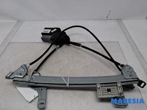 Gebruikte Ruitmechaniek 2Deurs links-voor Peugeot 307 CC (3B) 2.0 16V Prijs € 157,50 Margeregeling aangeboden door Maresia Parts