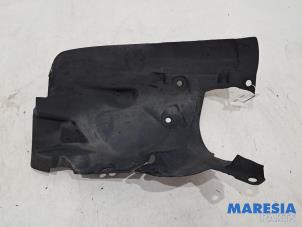 Begagnade Isolering, hjulhus Renault Clio IV Estate/Grandtour (7R) 1.2 TCE 16V EDC Pris € 35,00 Marginaltabell erbjuds av Maresia Parts