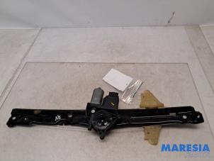 Begagnade Fönstermekanism, 2-dörrars, höger fram Opel Vivaro 2.0 CDTI 122 Pris € 72,60 Inklusive moms erbjuds av Maresia Parts