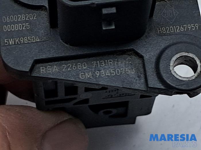 Luftflödesmätare från en Renault Trafic (1FL/2FL/3FL/4FL) 1.6 dCi 95 2018