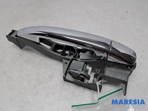 Begagnade Dörrhandtag, 4-dörrars, höger fram Citroen C3 (SC) 1.2 VTi 82 12V Pris € 24,95 Marginaltabell erbjuds av Maresia Parts