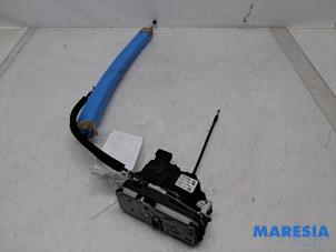 Begagnade Låsmekanism, bakdörr, minibuss/van Citroen Jumper (U9) 2.2 HDi 130 Pris € 108,89 Inklusive moms erbjuds av Maresia Parts