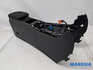Begagnade Mittkonsol Peugeot 308 (L3/L8/LB/LH/LP) 1.2 12V e-THP PureTech 130 Pris € 99,00 Marginaltabell erbjuds av Maresia Parts