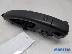 Gebruikte Portiergreep 2Deurs rechts Renault Trafic (1FL/2FL/3FL/4FL) 2.0 dCi 16V 145 Prijs € 36,30 Inclusief btw aangeboden door Maresia Parts